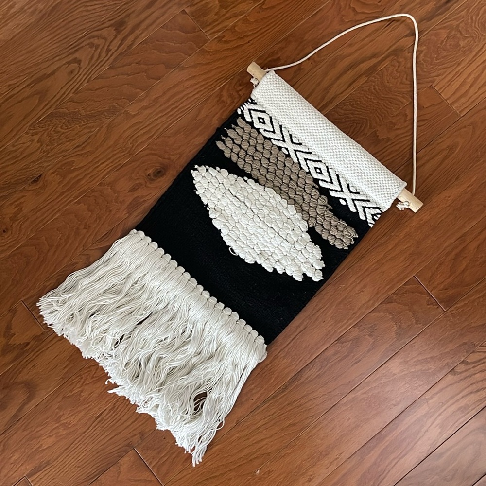 Crochet‎ wall art